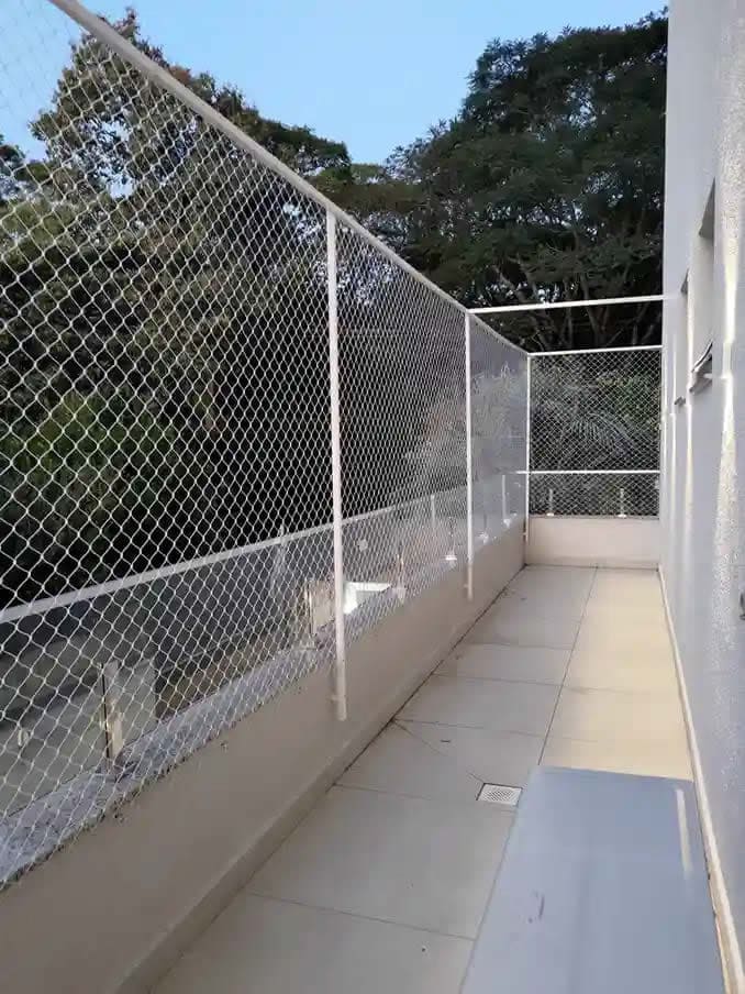 Estrutura do tipo Goleira para muros
